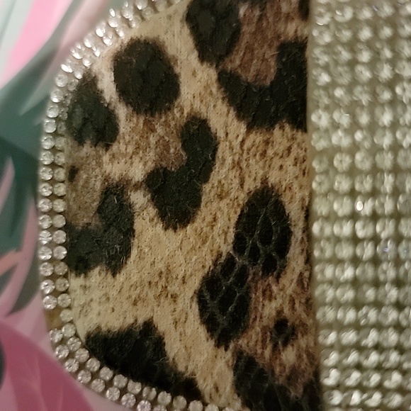 💖 Akira Crystal Slides 💎 - Picture 7 of 8